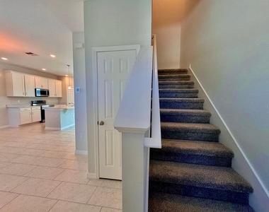 5062 Avalon Park Boulevard - Photo Thumbnail 7