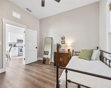 3002 N 16th Street - Photo Thumbnail 10