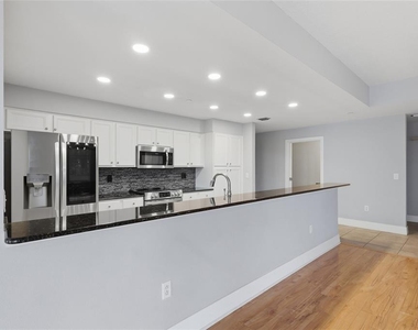 1108 N Franklin Street - Photo Thumbnail 4