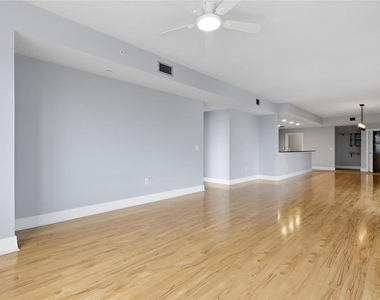 1108 N Franklin Street - Photo Thumbnail 7