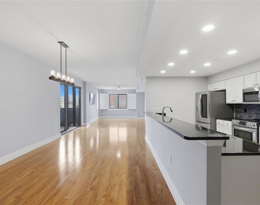 1108 N Franklin Street - Photo Thumbnail 2