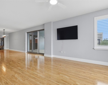 1108 N Franklin Street - Photo Thumbnail 6