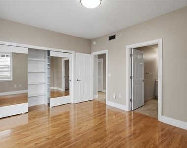 1108 N Franklin Street - Photo Thumbnail 14