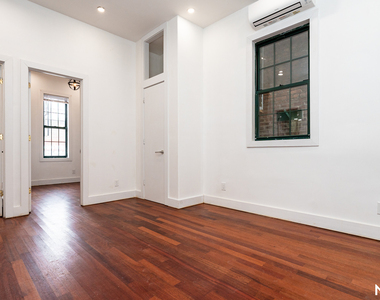 276 Boerum St - Photo Thumbnail 4