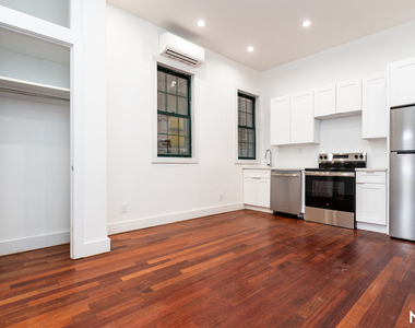 276 Boerum St - Photo Thumbnail 8