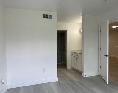 13905 Fairway Island Drive - Photo Thumbnail 7