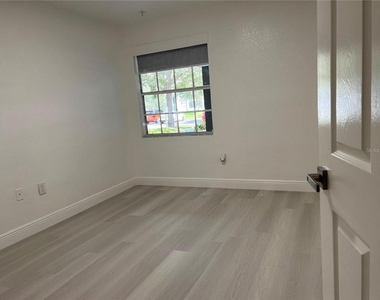 13905 Fairway Island Drive - Photo Thumbnail 11