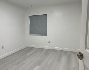 13905 Fairway Island Drive - Photo Thumbnail 12