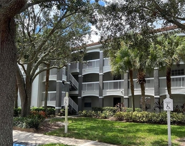 13905 Fairway Island Drive - Photo Thumbnail 17