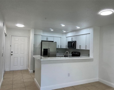 13905 Fairway Island Drive - Photo Thumbnail 4