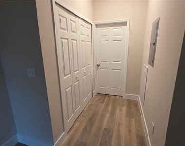 4424 S Texas Avenue - Photo Thumbnail 7