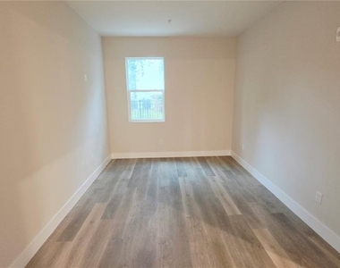 4424 S Texas Avenue - Photo Thumbnail 11