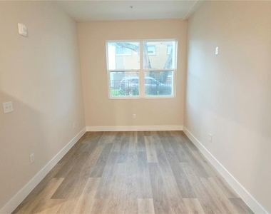 4424 S Texas Avenue - Photo Thumbnail 8