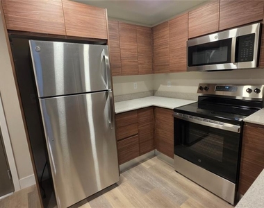 4424 S Texas Avenue - Photo Thumbnail 3
