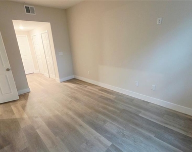 4424 S Texas Avenue - Photo Thumbnail 12