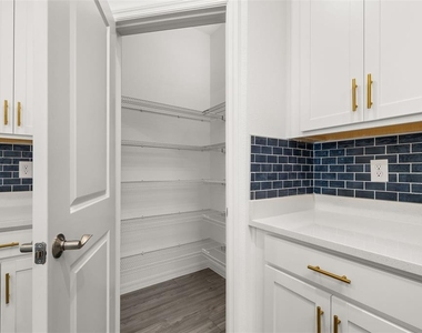 1267 Normandy Drive - Photo Thumbnail 13