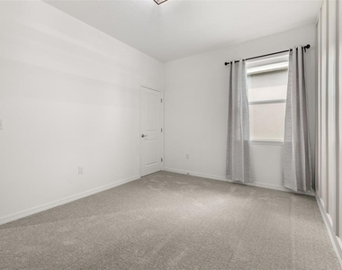 1267 Normandy Drive - Photo Thumbnail 32