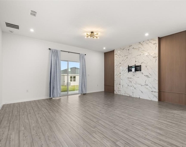 1267 Normandy Drive - Photo Thumbnail 17
