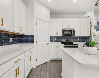 1267 Normandy Drive - Photo Thumbnail 11