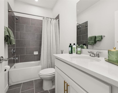 1267 Normandy Drive - Photo Thumbnail 5