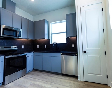 9620 Duflo Way - Photo Thumbnail 2