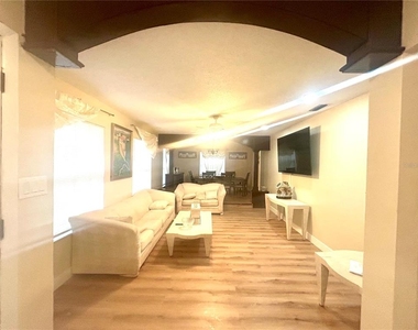 6203 Tebbetts Drive - Photo Thumbnail 4