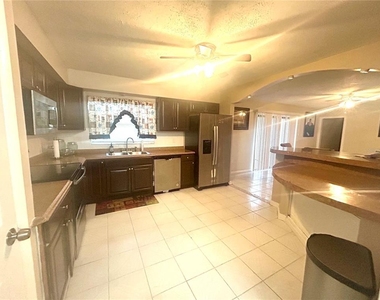 6203 Tebbetts Drive - Photo Thumbnail 7