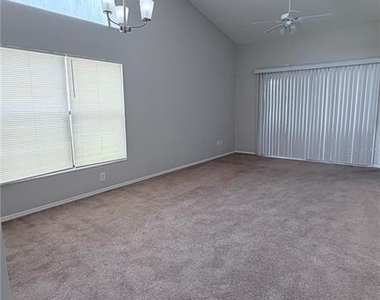 74 Lakepointe Circle - Photo Thumbnail 4