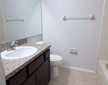 74 Lakepointe Circle - Photo Thumbnail 12