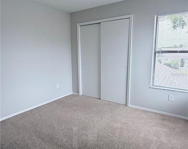 74 Lakepointe Circle - Photo Thumbnail 9