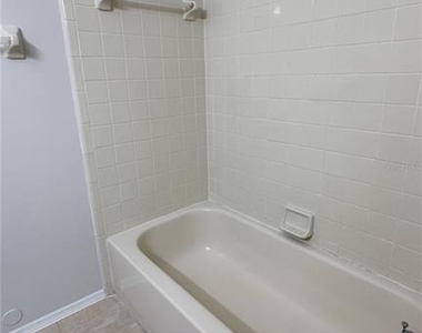 74 Lakepointe Circle - Photo Thumbnail 11