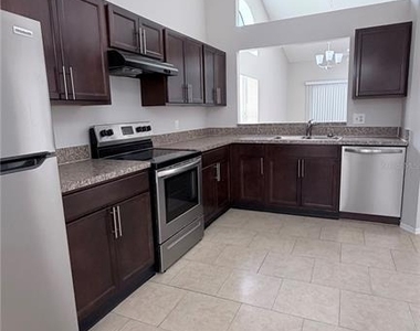 74 Lakepointe Circle - Photo Thumbnail 2