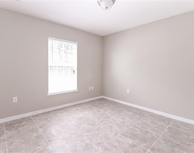927 Cambridge Court - Photo Thumbnail 8