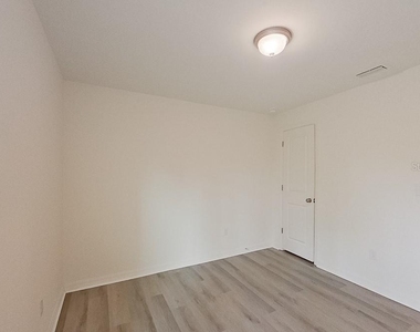 1128 Hayes Avenue S - Photo Thumbnail 10
