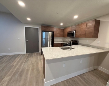 4424 S Texas Avenue - Photo Thumbnail 2