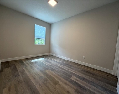 4424 S Texas Avenue - Photo Thumbnail 8