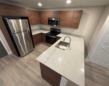 4424 S Texas Avenue - Photo Thumbnail 5