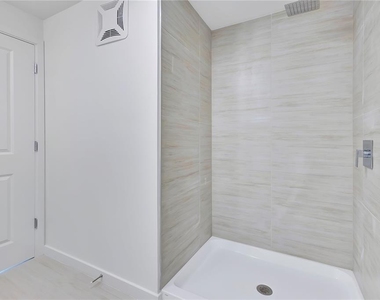 5563 Millenia Park Blvd - Photo Thumbnail 9