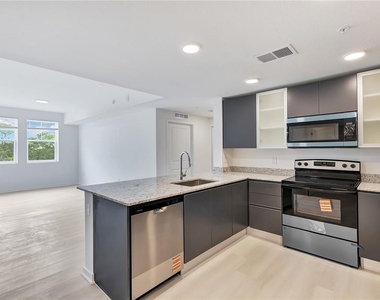 5563 Millenia Park Blvd - Photo Thumbnail 3