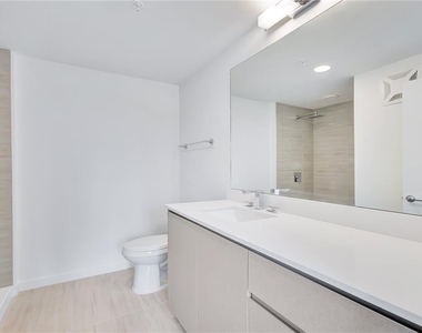 5563 Millenia Park Blvd - Photo Thumbnail 8