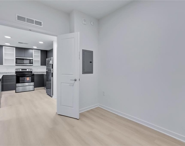 5563 Millenia Park Blvd - Photo Thumbnail 10