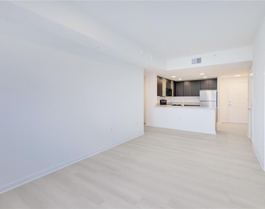 5563 Millenia Park Blvd - Photo Thumbnail 4