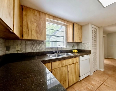 113 S Deerwood Avenue - Photo Thumbnail 4