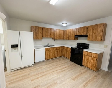 5443 Pinetrail Way - Photo Thumbnail 2
