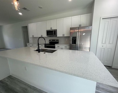 2409 Sw 170th Place - Photo Thumbnail 8