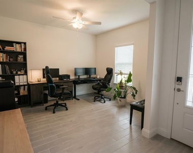 450 Kingbird Drive - Photo Thumbnail 7