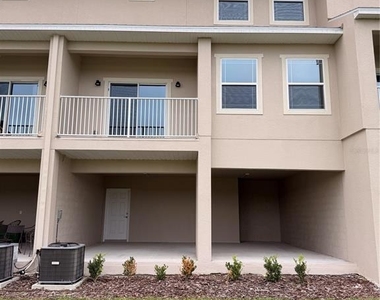 915 Lakefront Village Drive - Photo Thumbnail 3
