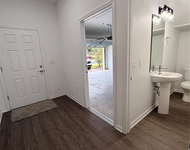 915 Lakefront Village Drive - Photo Thumbnail 14