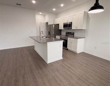 915 Lakefront Village Drive - Photo Thumbnail 18
