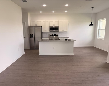 915 Lakefront Village Drive - Photo Thumbnail 17
